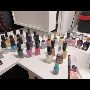 A big box of 30 nail polishes 💅🏼